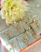 Load image into Gallery viewer, ๐๐ซ๐จ๐ฌ๐ฌ ๐๐ซ๐จ๐ญ๐๐๐ญ๐ข๐จ๐ง ๐๐จ๐ฅ๐ฅ๐๐๐ญ๐ข๐จ๐ง