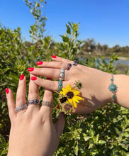 Load image into Gallery viewer, Spanish Handcrafted Flower Loop Rings