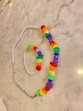 Load image into Gallery viewer, Rainbow &amp; Pearl Choker
